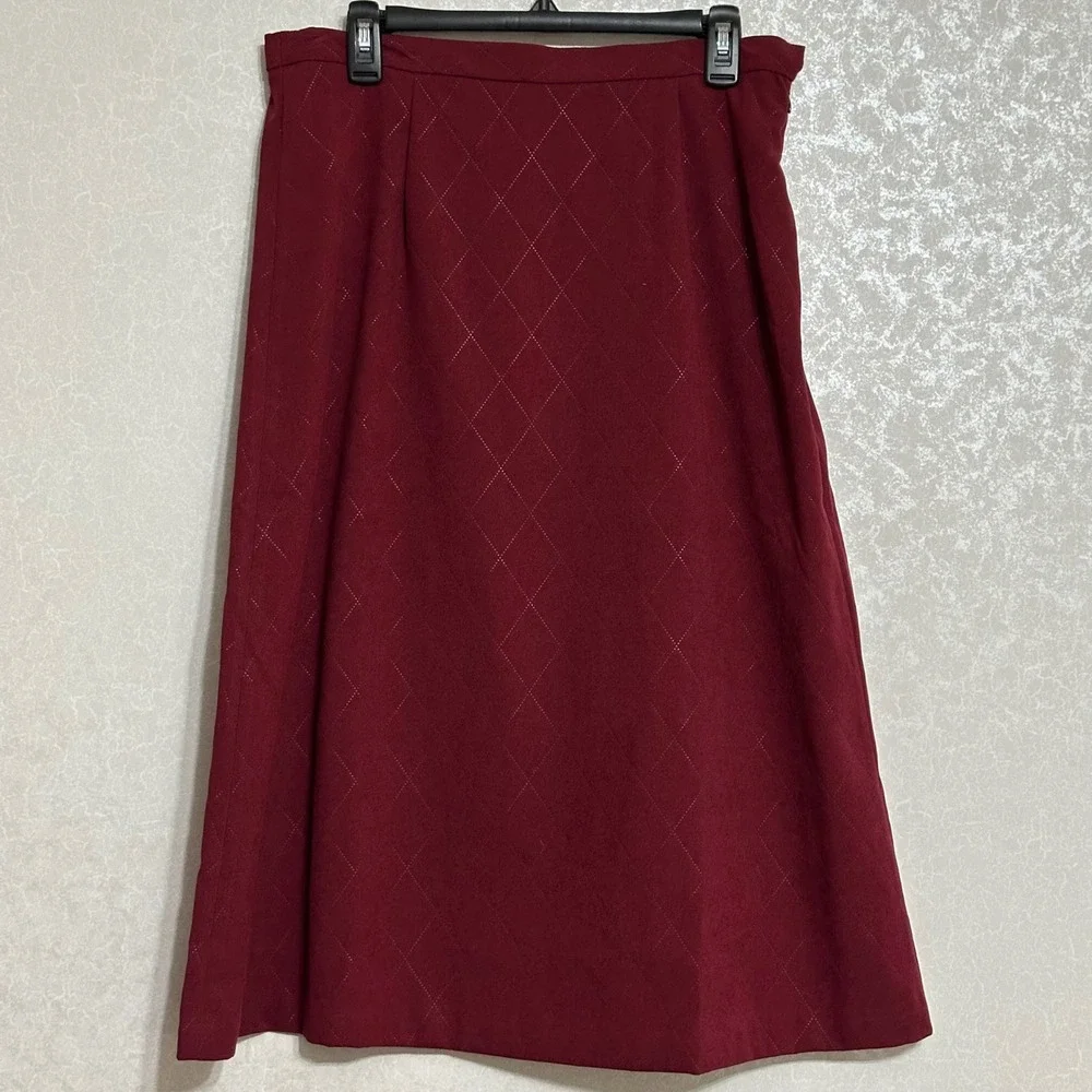 Koret NWOT‎ Burgundy Red Diamond Pattern Skirt A-line Midi Length Side Zip Sz 10
